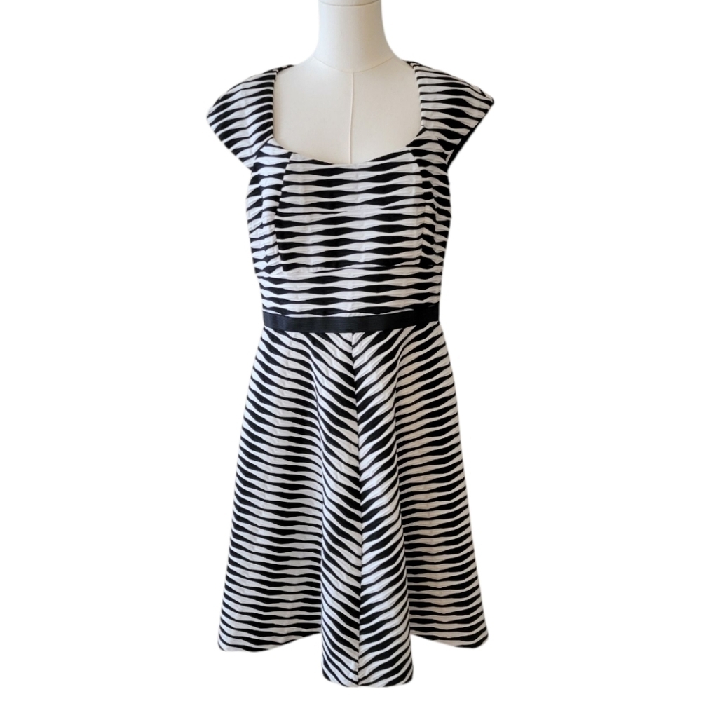 Betsey Johnson Black & White Fit & Flare Dress Size‎ 14
